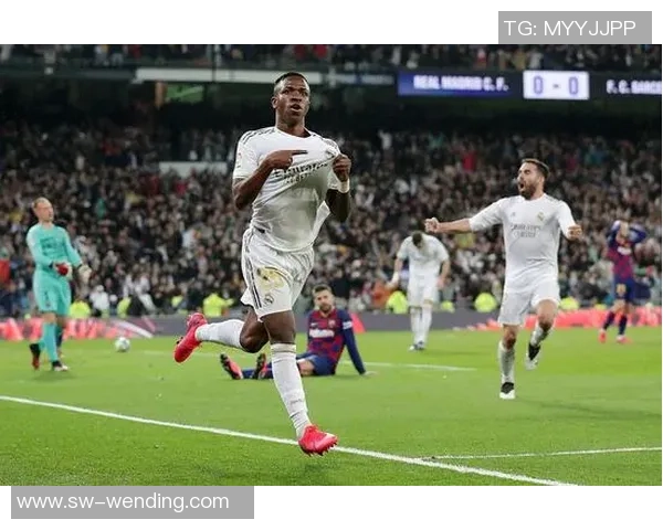 国家德比被换下！阿斯：皇马全力支持阿隆索，维尼修斯考虑归队